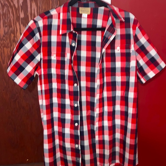 Roebuck & Co Men’s Red Button-Up Plaid Short-Sleeve Shirt - Picture 2 of 4